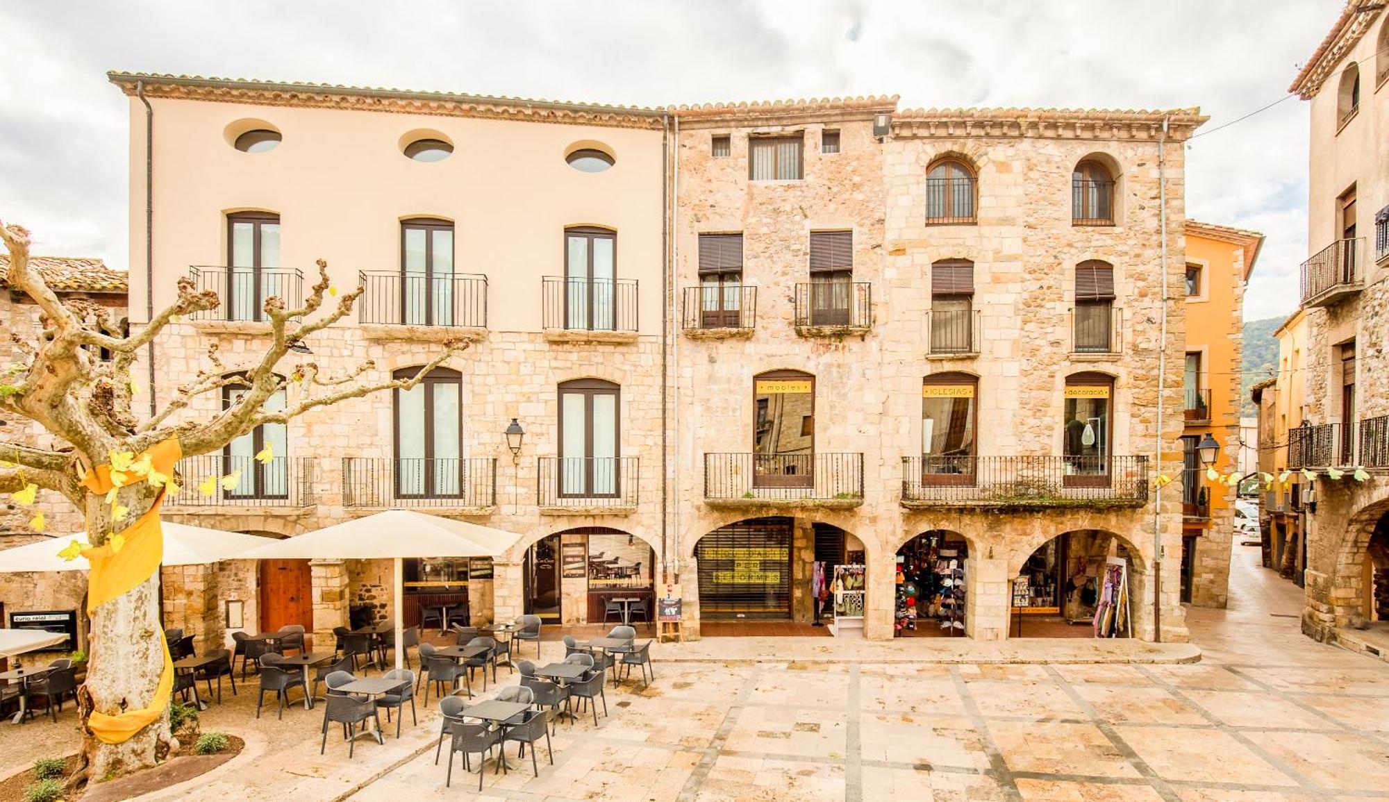 Besalu 21 New stylish apt on Plaça Llibertat Besalú Exterior foto