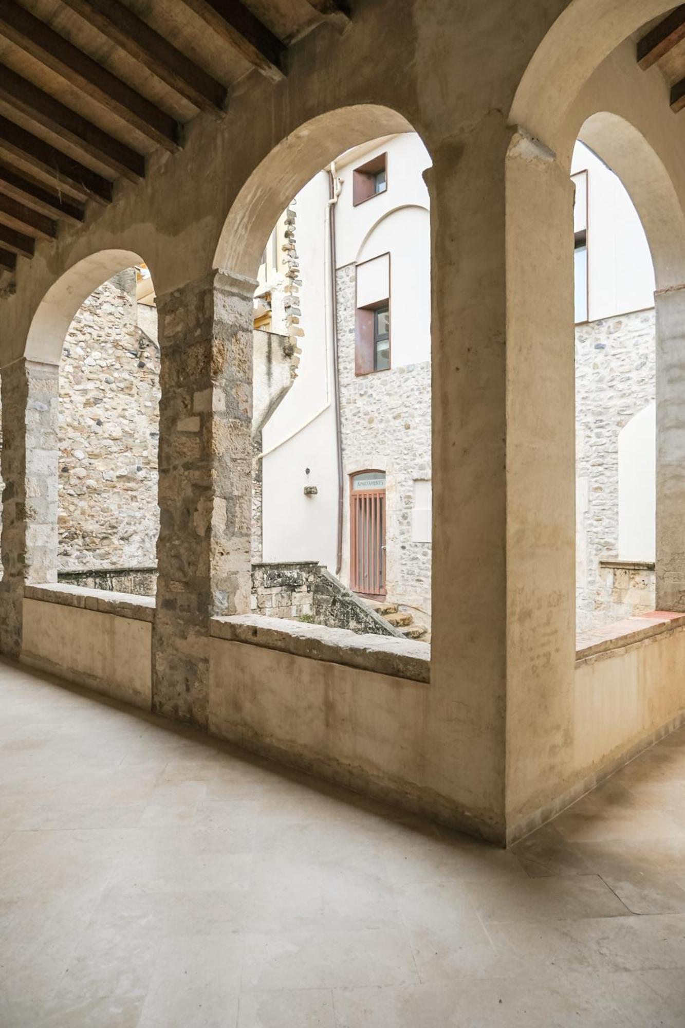 Besalu 21 New stylish apt on Plaça Llibertat Besalú Exterior foto